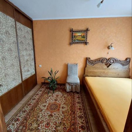 Apartment On Voli Avenue 21 ลุตสกาย ภายนอก รูปภาพ